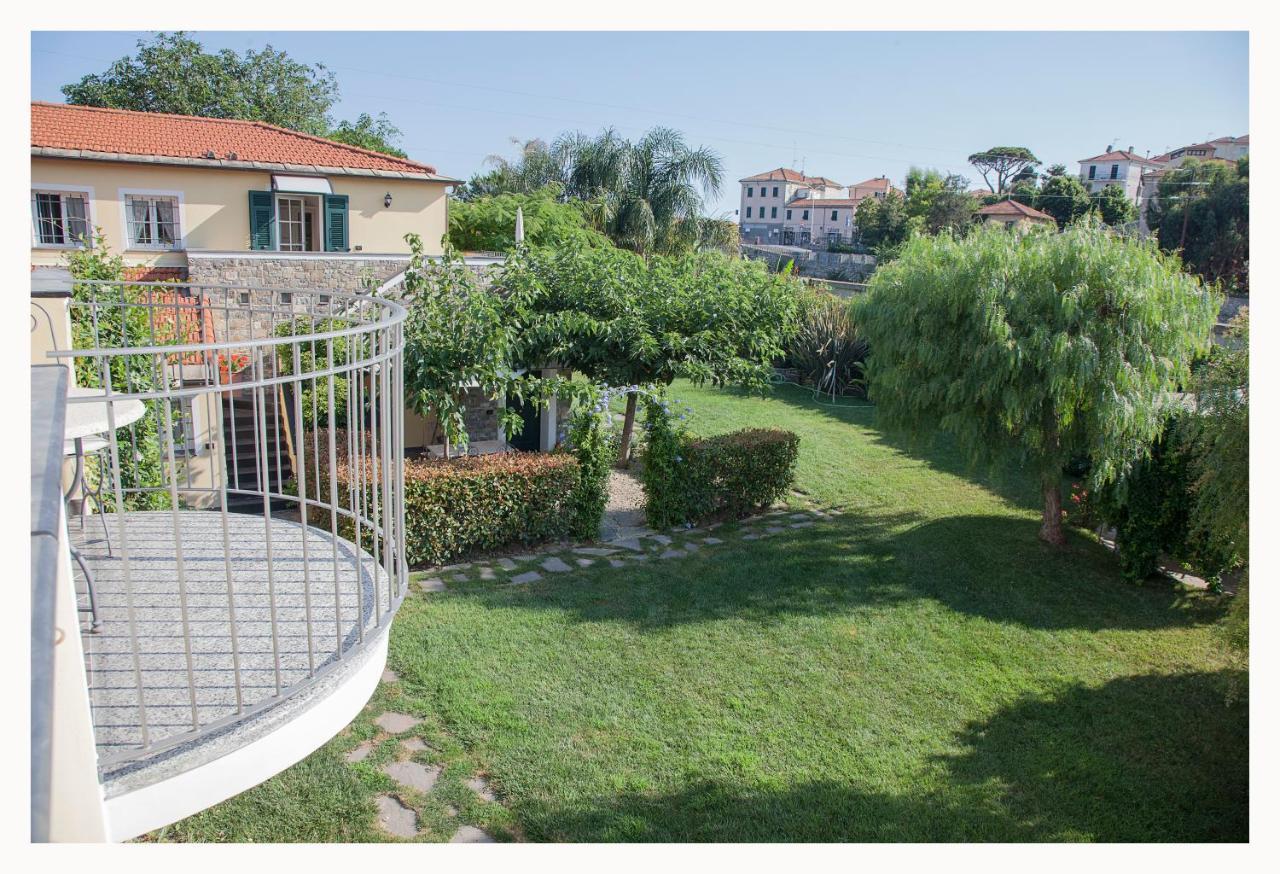 Casa Vacanze Nel Giardino Di Renzo Imperia Exterior foto