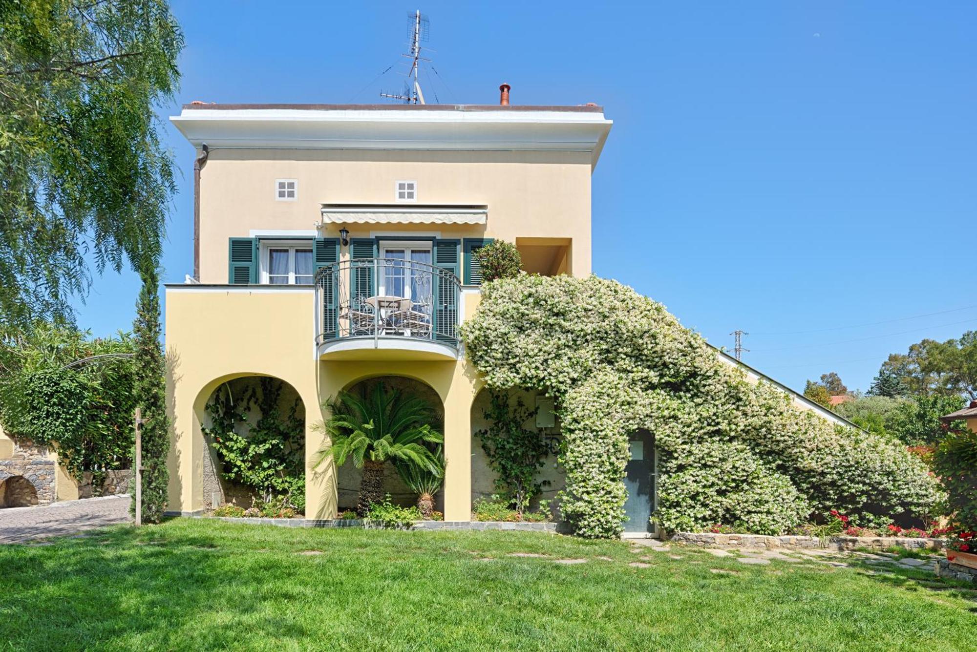 Casa Vacanze Nel Giardino Di Renzo Imperia Exterior foto