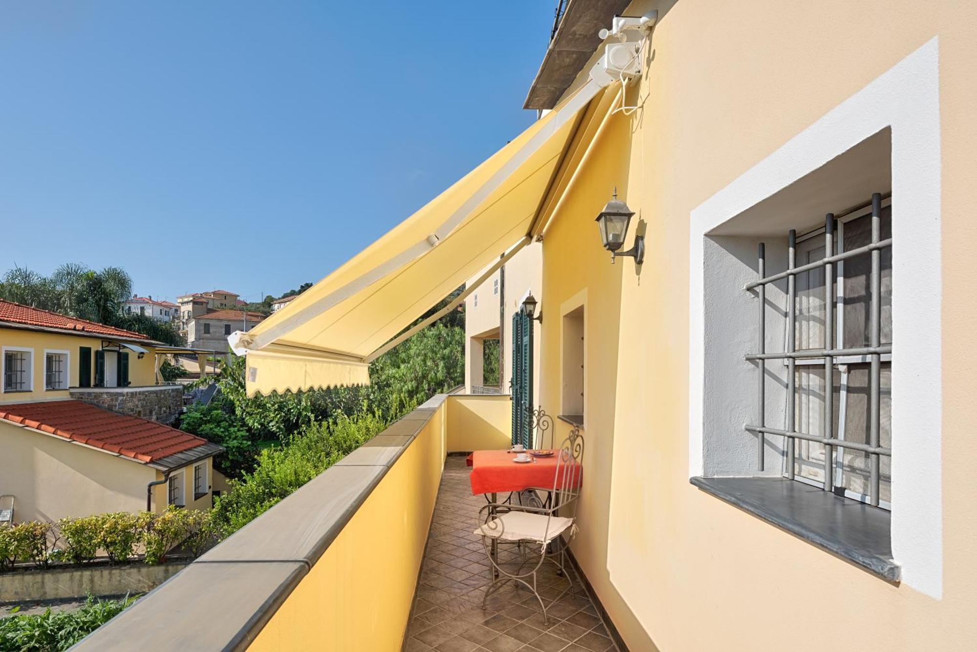 Casa Vacanze Nel Giardino Di Renzo Imperia Exterior foto